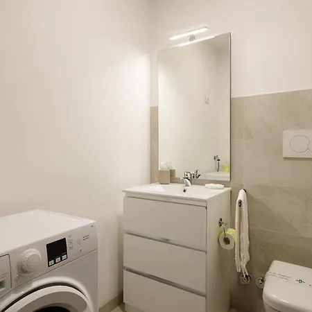 Luxury + Private Parking - Center * Como