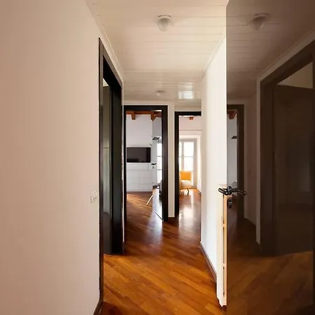 Luxury + Private Parking - Center