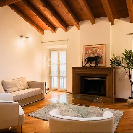 Lägenhet Luxury + Private Parking - Center Como