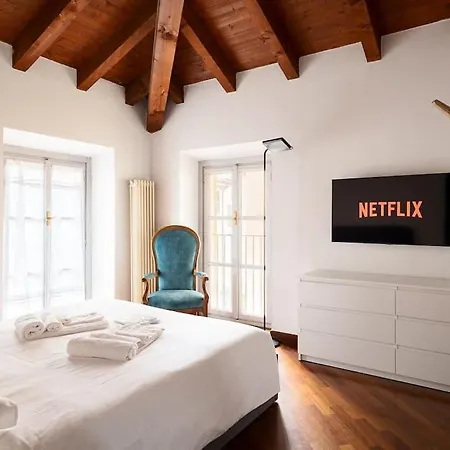 Luxury + Private Parking - Center Apartment