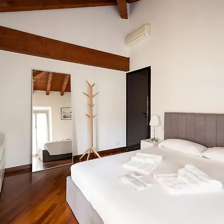 Luxury + Private Parking - Center Apartment *