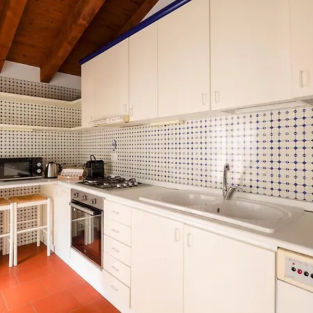 Luxury + Private Parking - Center Apartment *