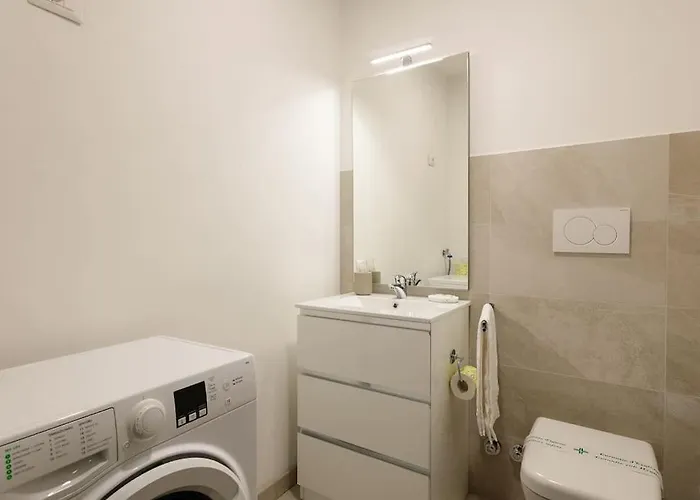 Luxury + Private Parking - Center * Como