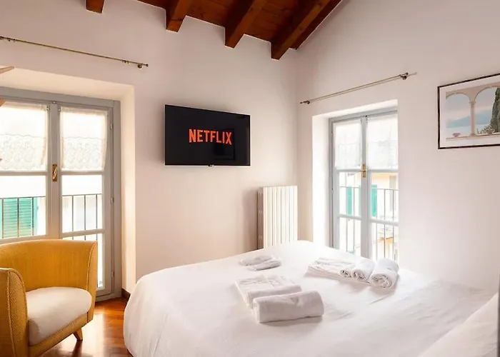 Luxury + Private Parking - Center Como