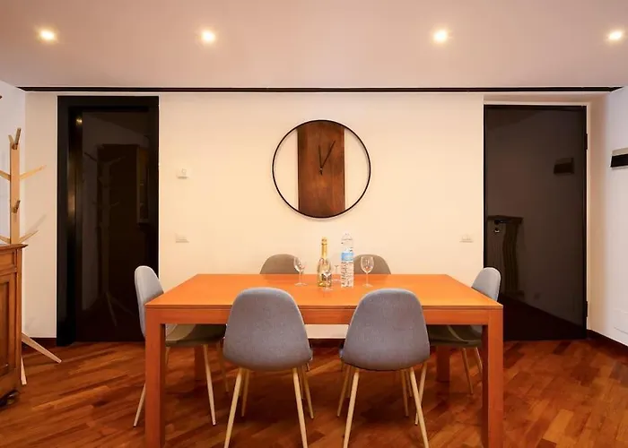 Luxury + Private Parking - Center *