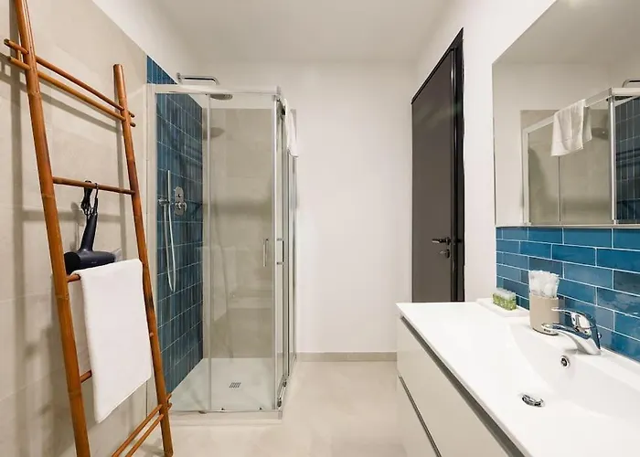 Luxury + Private Parking - Center * Como