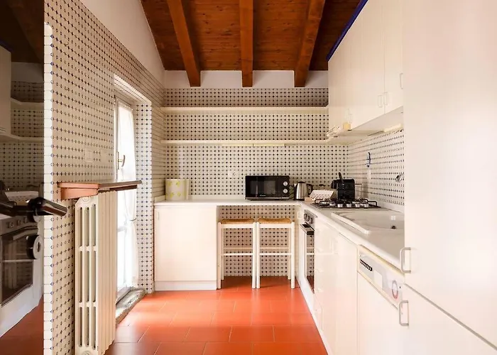 Luxury + Private Parking - Center *