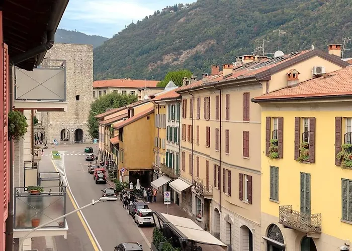 Luxury + Private Parking - Center Como