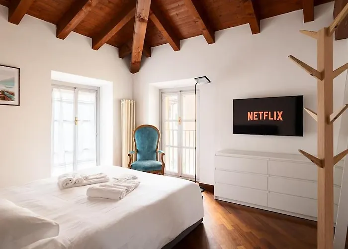 Luxury + Private Parking - Center Apartament