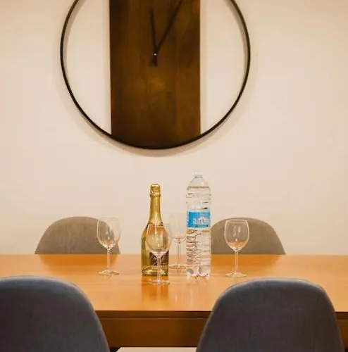 Luxury + Private Parking - Center Apartament